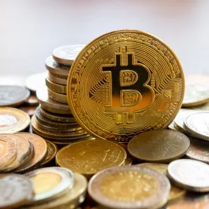 Bitcoin Struggles to Break Key Support Level Amid Uncertain Market Outlook
