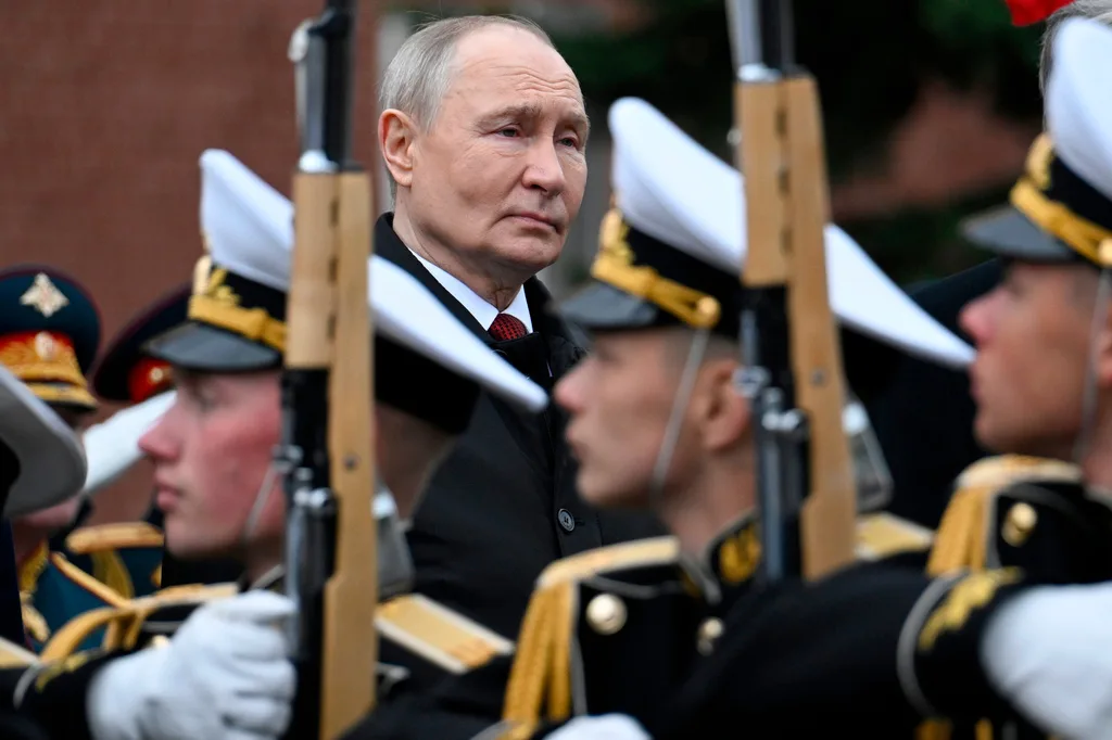 Putin Signals Escalation in Ukraine Amid Stalemate and Domestic Pressure