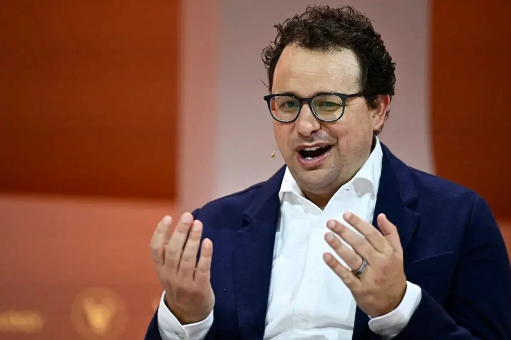 Anthropic urges global AI development pause amid $965 billion valuation amid skepticism