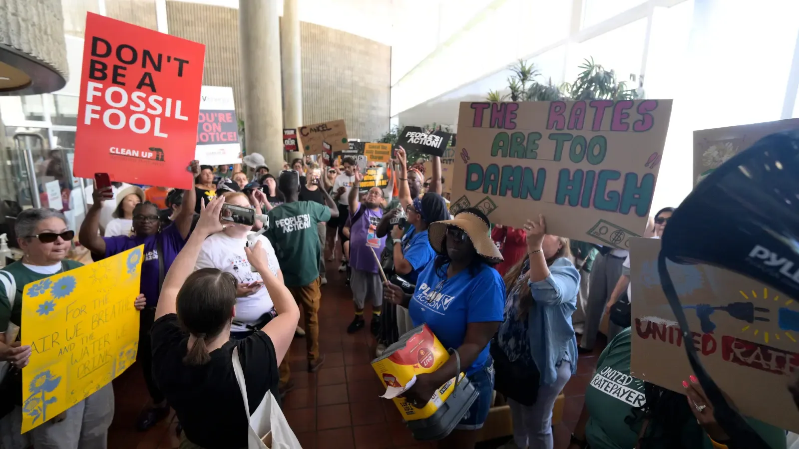 Climate Movement Shifts Focus to Oppose Expansion of AI Data Centers
