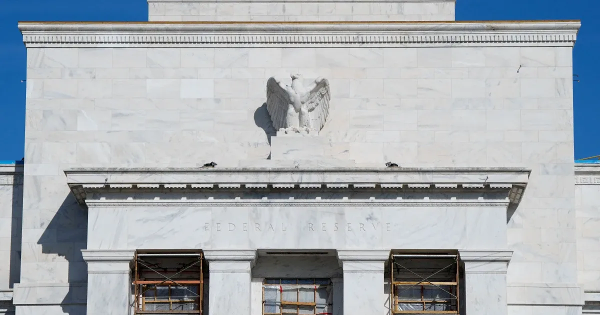 Economists Predict Federal Reserve Will Keep Interest Rates Unchanged Through 2026