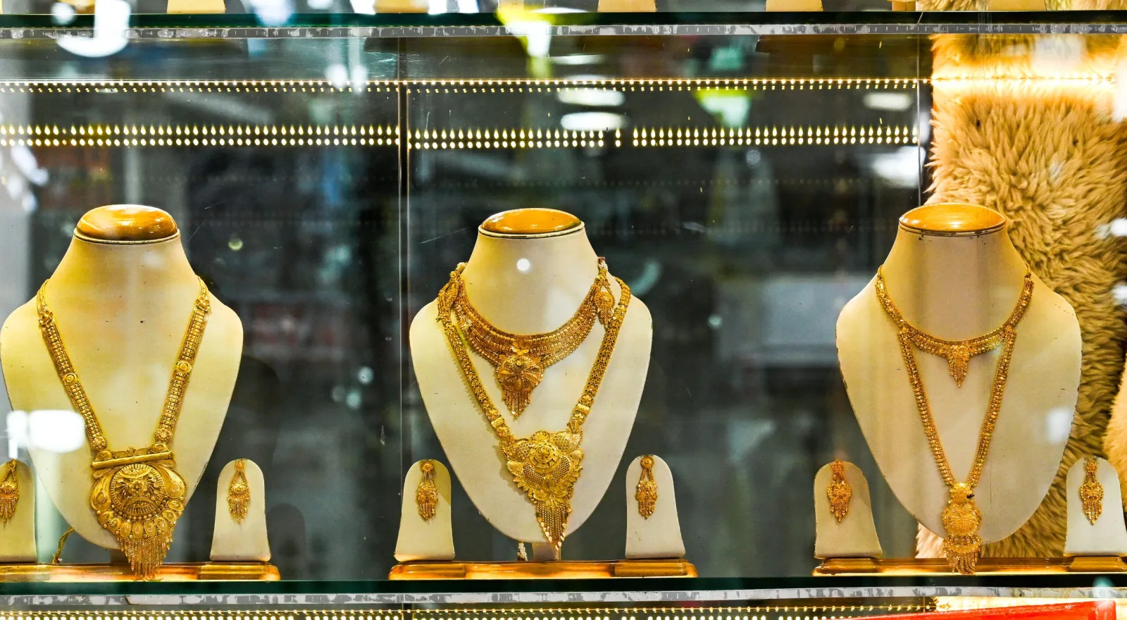 Gold and Silver Prices Drop Amid Rising Concerns Over US Interest Rate Hikes