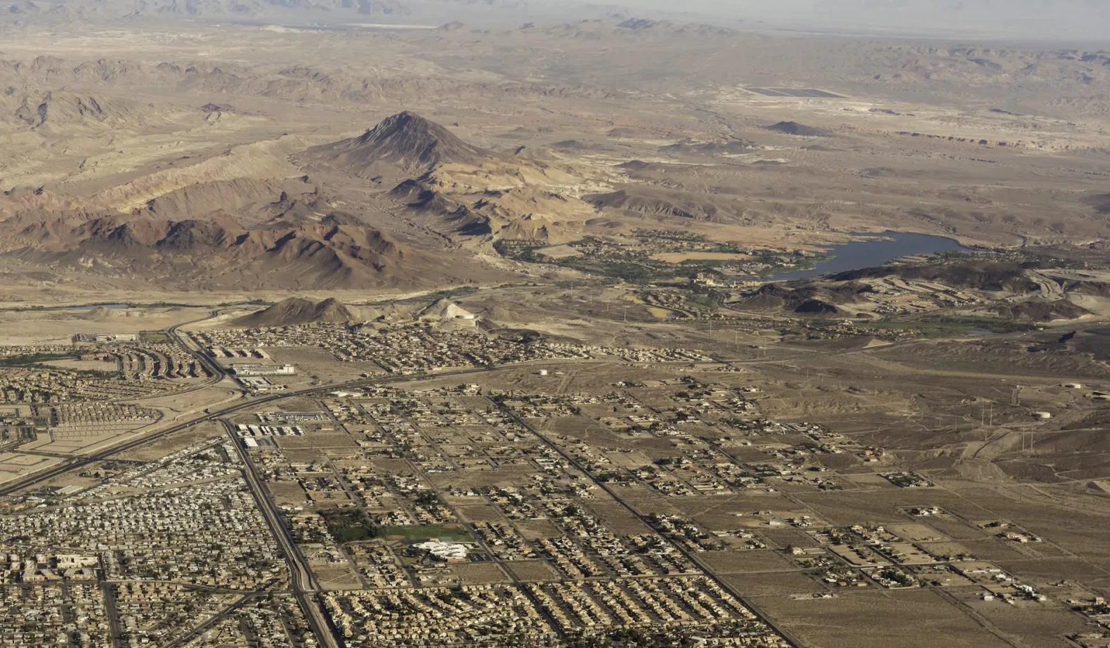 Henderson Considers Temporary Moratorium on New Data Centers Amid Energy and Environmental Concerns
