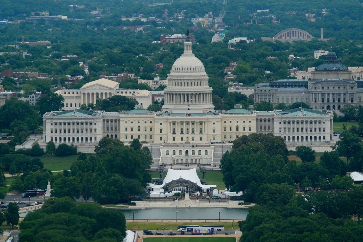 House Passes Over $8 Billion Aid Package to Ukraine Despite GOP Leadership Resistance