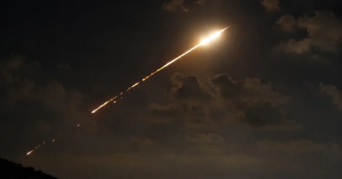 Renewed US-Iran strikes escalate tensions near Strait of Hormuz amid ongoing peace efforts