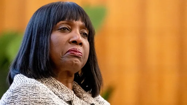 Supreme Court Temporarily Blocks Trump’s Attempt to Remove Fed Board Member Lisa Cook