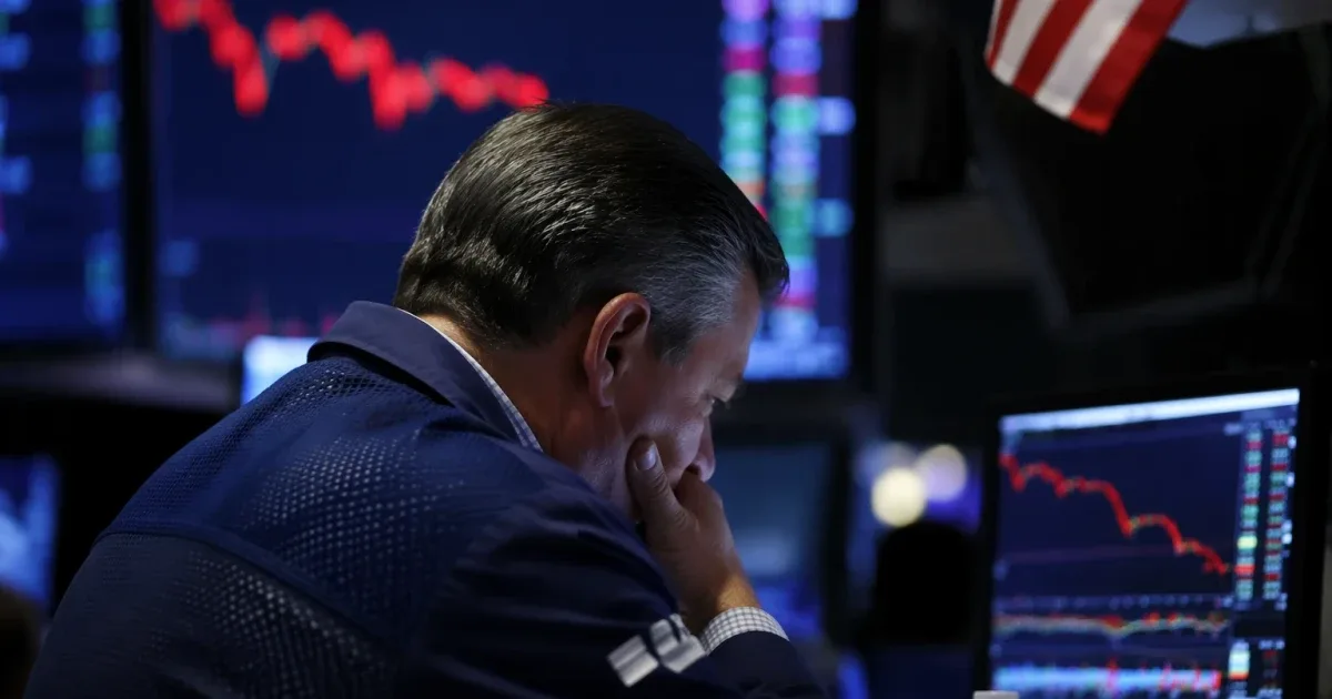 Tech Stocks Retreat as AI Hype Faces Earnings and Fed Uncertainty