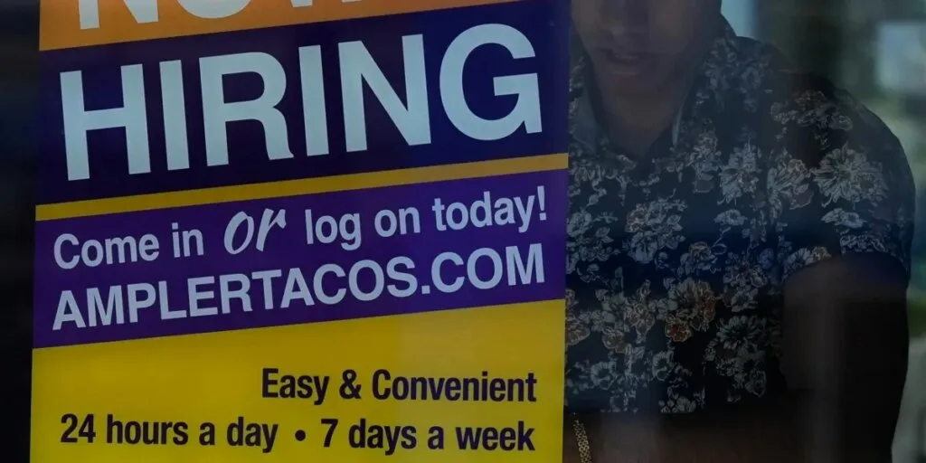 U.S. Job Openings Reach Highest Level Since May 2024 Amid Slowing Layoffs and Quits