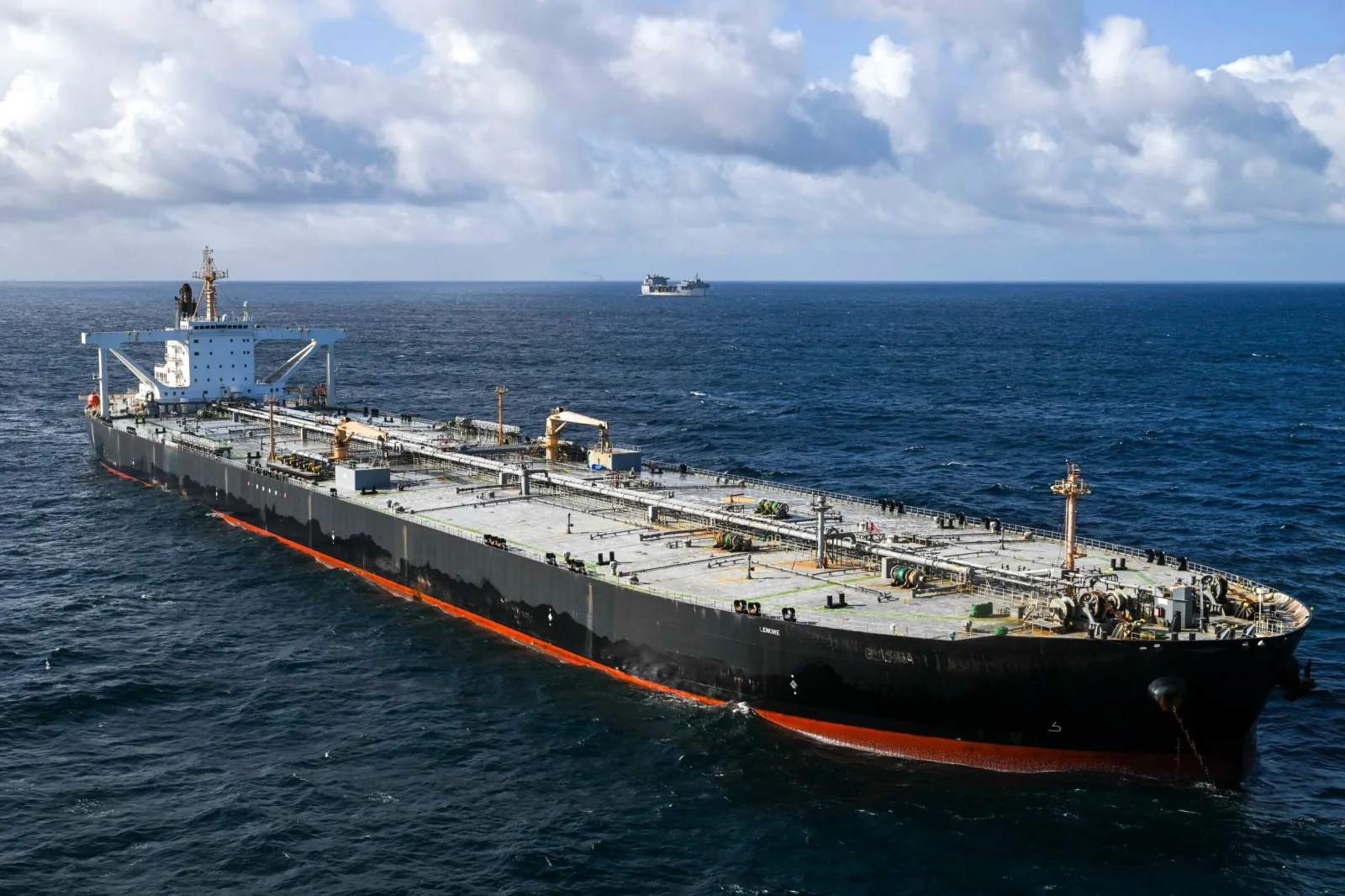 US to Lift Sanctions on Iranian Oil Sales Following New Agreement