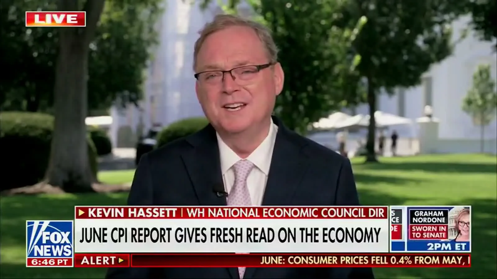All 67 Economists Miss Unexpected Drop in Latest Inflation Report