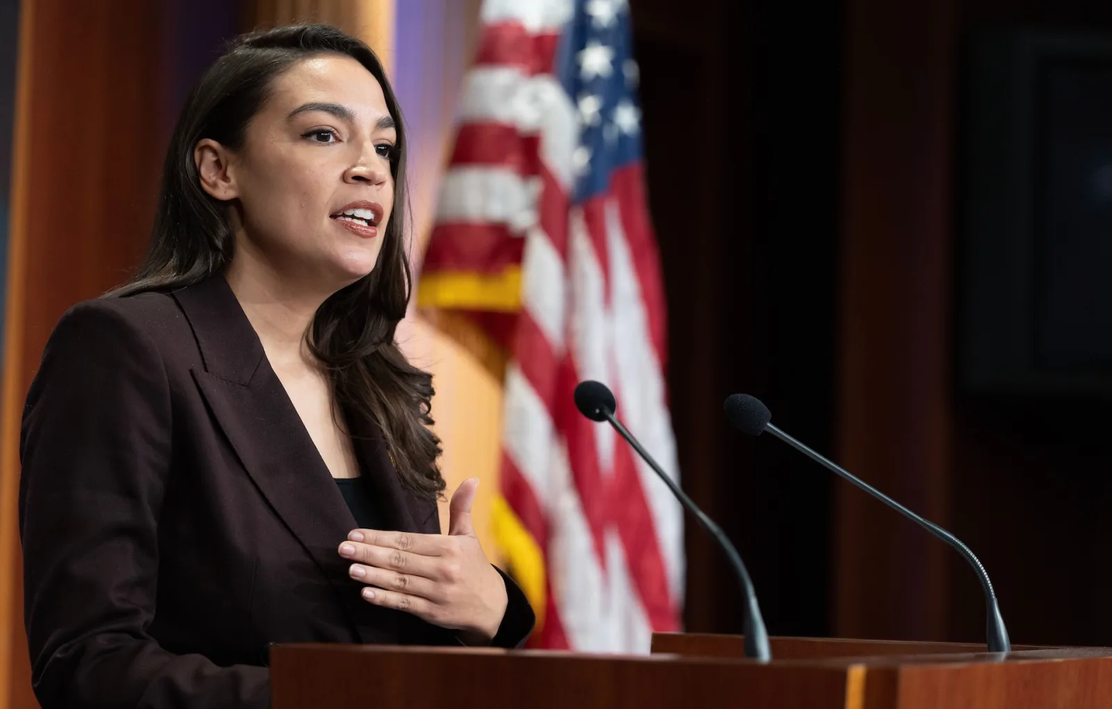 AOC Proposes Nationwide Halt on Data Centers Pending AI Regulatory Framework