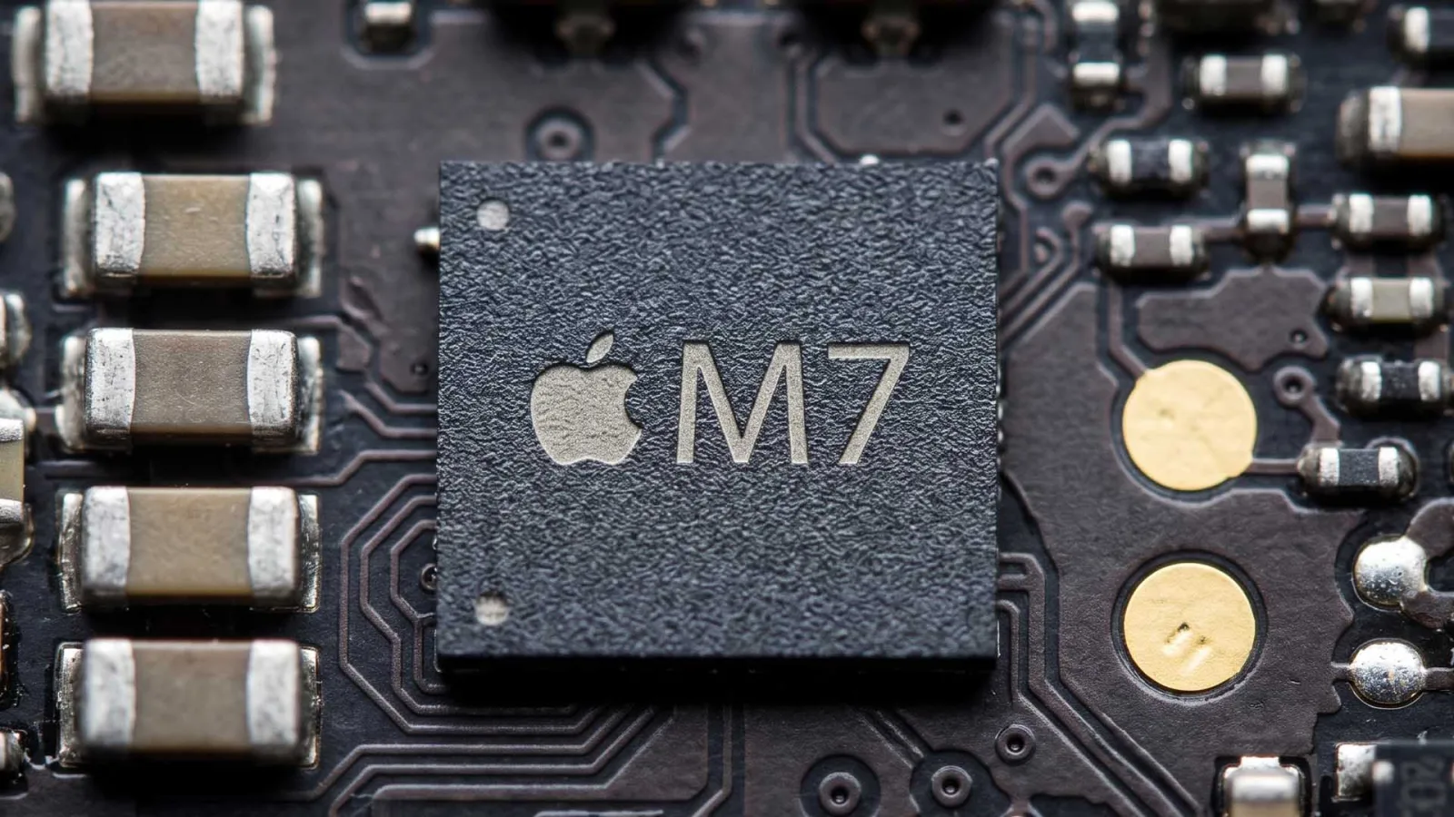 Apple Accelerates M7 Chip Development to Boost AI Performance in Upcoming Macs