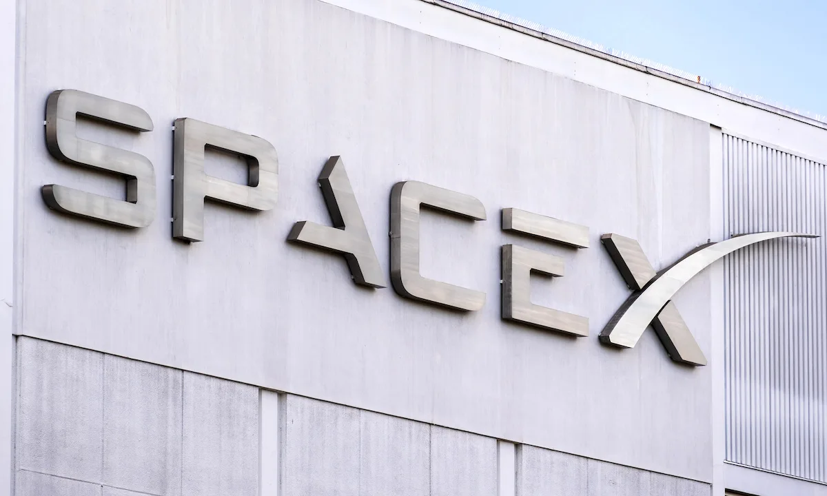 SpaceX Reveals Early AI Smartphone Prototype to Investors Ahead of IPO