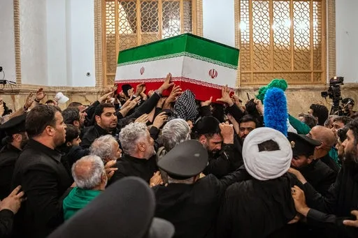 Tensions Rise Over Strait of Hormuz as Iran and U.S. Exchange Threats Amid Ongoing Conflict