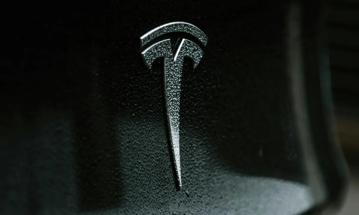 Tesla Introduces Weekly AI Usage Cap Amid Rising Internal Costs