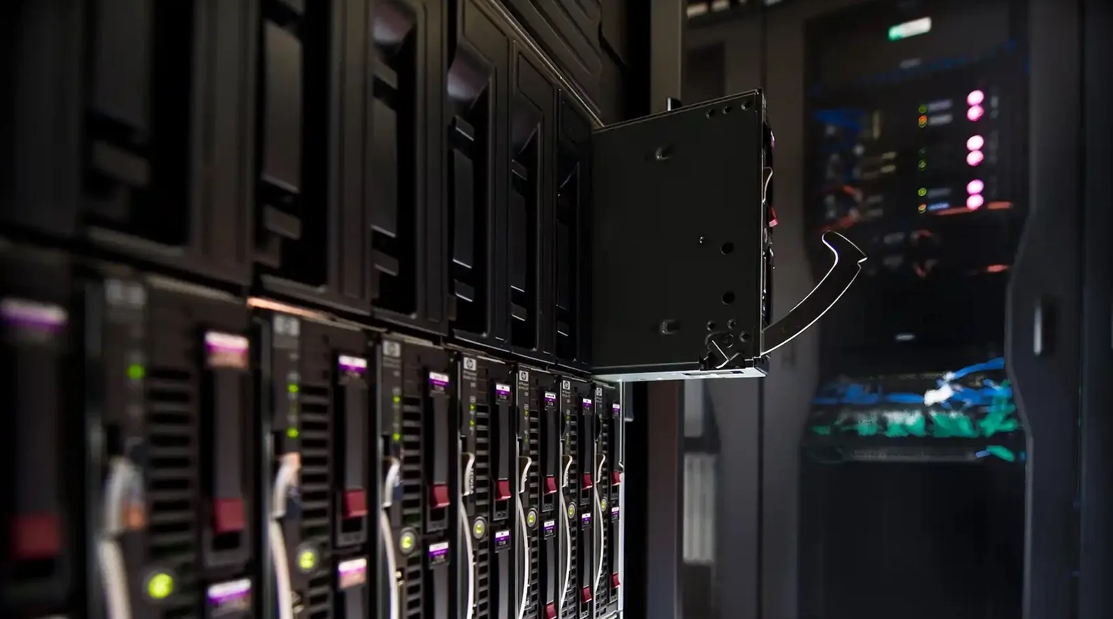 The US Faces Conflict Over AI: Expanding Data Centers vs. Environmental Costs