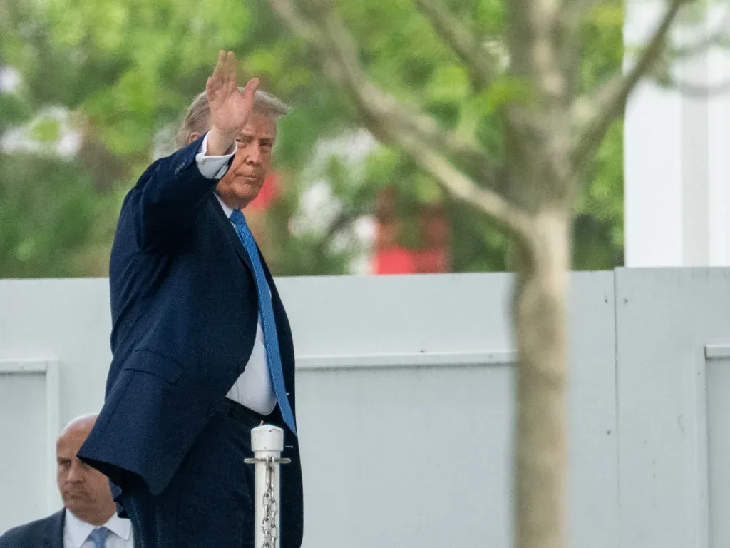 Trump Cites Article I Powers in Justifying New U.S. Strikes on Iran, Raising Eyebrows