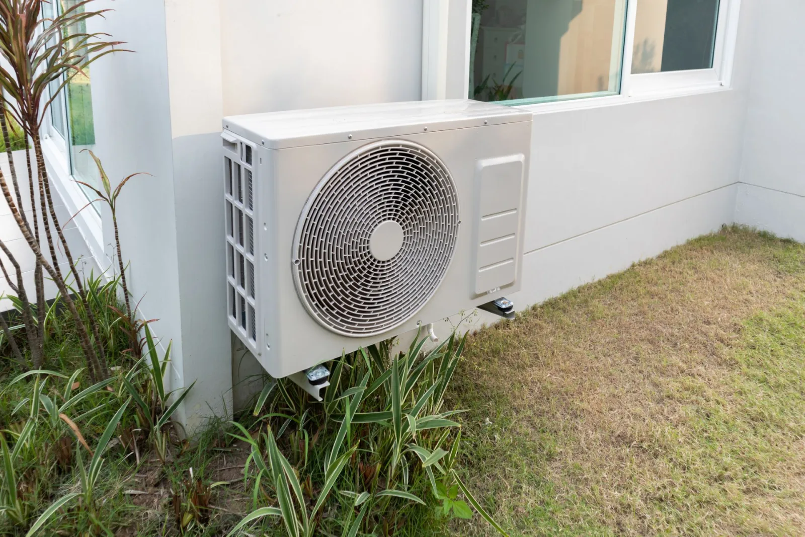 UK Heat Pump Installations Slow Amid Energy Shocks, Putting Climate Goals at Risk