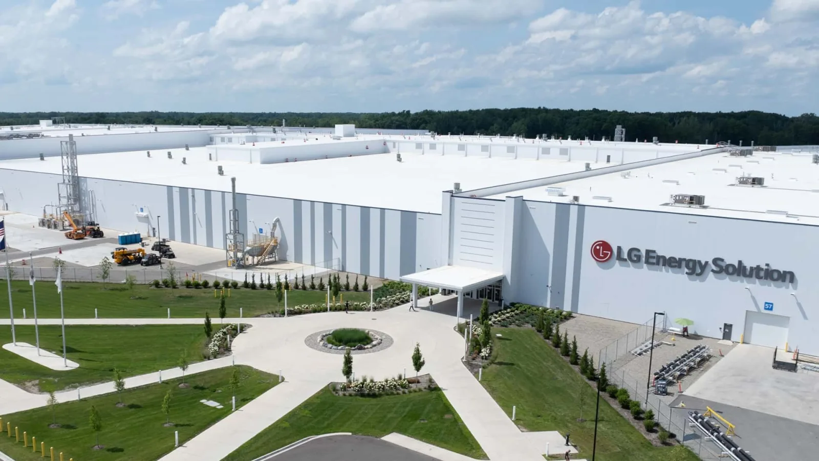LG Energy Solution Balances EV Slowdown with Surge in Energy Storage Battery Sales